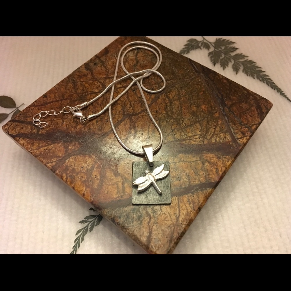 DRAGON FLY PENDANT & 16 INCH CHAIN